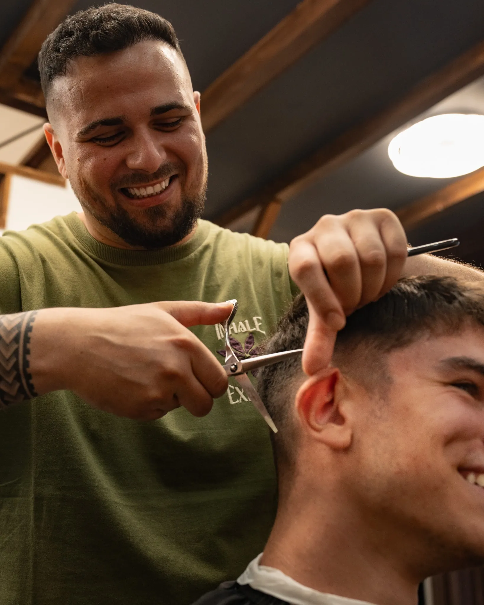 Bosphorus Barber Shop Munka Közben